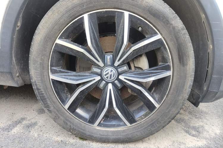 Used Volkswagen Tiguan L 2019 330TSI Automatic Two-Wheel Drive Smart Luxury Version China VI Standard Right Front Wheel Hub