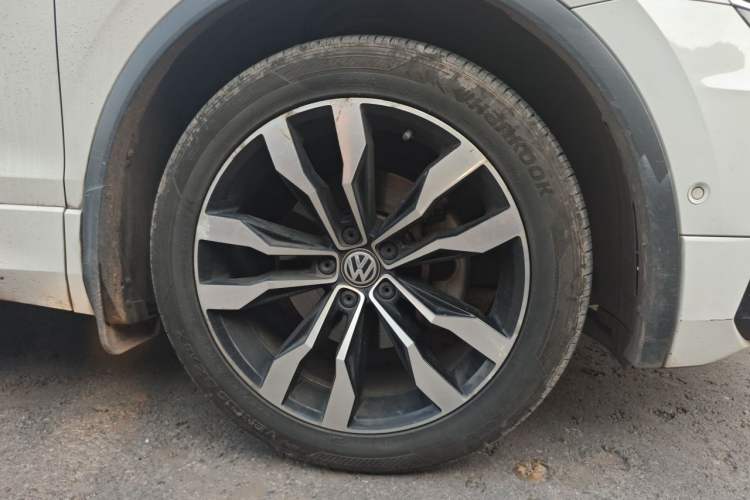 Used Volkswagen Tiguan L 2019 330TSI Automatic Two-Wheel Drive R-Line Flagship Model China VI Standard Right Front Wheel Hub
