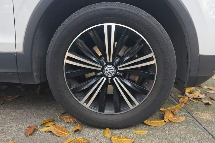 Used Volkswagen Tiguan L 2019 280TSI Automatic Two-Wheel Drive Panoramic Comfort Edition China V Standard Right Front Wheel Hub