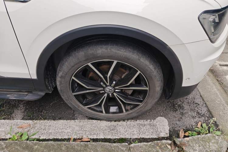 Used Volkswagen Tiguan L 2019 330TSI Automatic Two-Wheel Drive Smart Luxury Version China VI Standard Right Front Wheel Hub