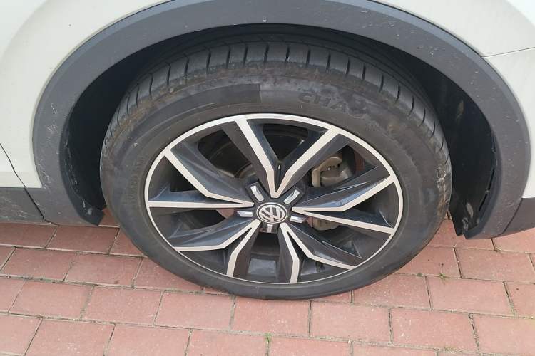 Used Volkswagen Tiguan L 2019 330TSI Automatic Two-Wheel Drive Smart Luxury Version China VI Standard Right Front Wheel Hub