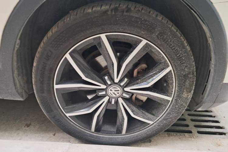 Used Volkswagen Tiguan L 2019 330TSI Automatic Two-Wheel Drive Smart Luxury Version China VI Standard Right Front Wheel Hub