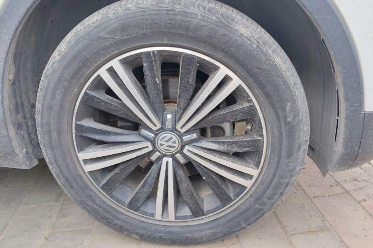 Used Volkswagen Tiguan L 2019 280TSI Automatic Two-Wheel Drive Panoramic Comfort Edition China V Standard Right Front Wheel Hub