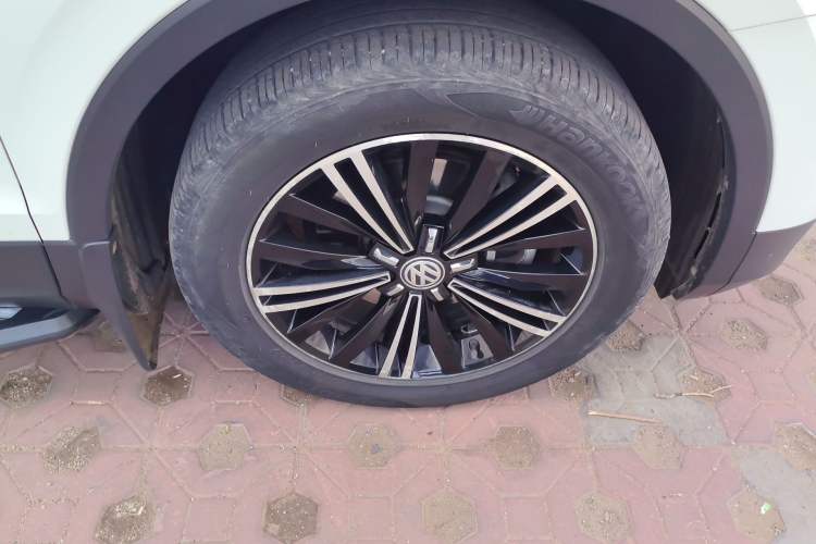 Used Volkswagen Tiguan L 2019 330TSI Automatic Two-Wheel Drive Panoramic Comfort Edition China VI Standard Right Front Wheel Hub
