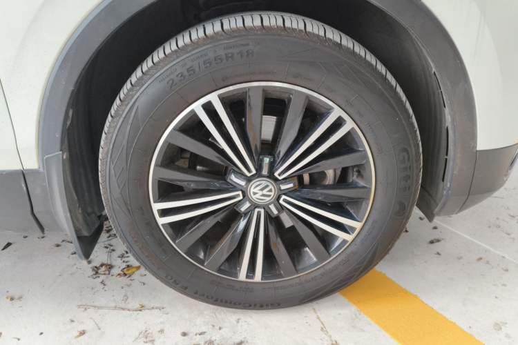 Used Volkswagen Tiguan L 2019 330TSI Automatic Two-Wheel Drive Panoramic Comfort Edition China VI Standard Right Front Wheel Hub