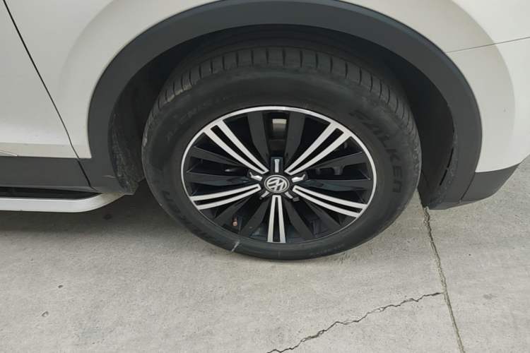 Used Volkswagen Tiguan L 2019 280TSI Automatic Two-Wheel Drive Panoramic Comfort Edition China VI Standard Right Front Wheel Hub