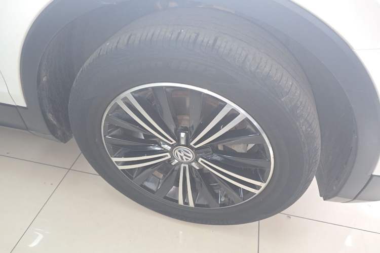 Used Volkswagen Tiguan L 2019 330TSI Automatic Two-Wheel Drive Panoramic Comfort Edition China VI Standard Right Front Wheel Hub