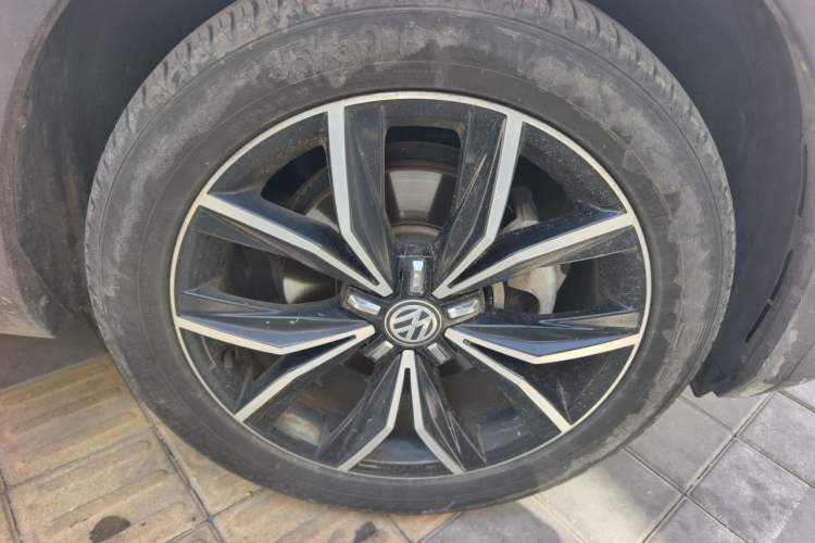 Used Volkswagen Tiguan L 2019 Revised 330TSI Automatic Two-Wheel Drive Smart & Luxury Edition China VI Standard Right Front Wheel Hub
