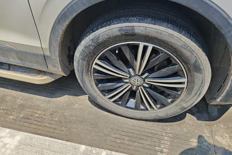 Used Volkswagen Tiguan L 2019 Revised Version 330TSI Automatic Two-Wheel Drive Panoramic Comfort Edition China V Standard Right Front Wheel Hub
