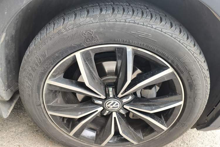Used Volkswagen Tiguan L 2019 330TSI Automatic Two-Wheel Drive Smart Luxury Version China V Emission Standard Right Front Wheel Hub