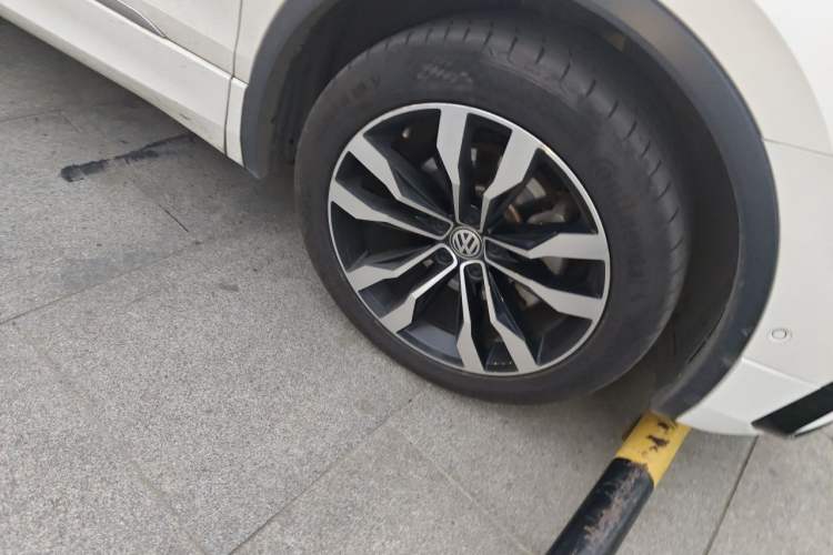 Used Volkswagen Tiguan L 2019 330TSI Automatic Two-Wheel Drive R-Line Flagship Model China VI Standard Right Front Wheel Hub