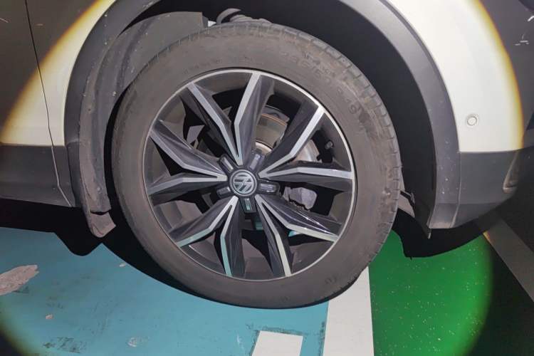 Used Volkswagen Tiguan L 2019 330TSI Automatic Two-Wheel Drive Smart Luxury Version China VI Standard Right Front Wheel Hub