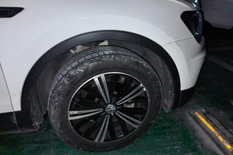 Used Volkswagen Tiguan L 2019 330TSI Automatic Two-Wheel Drive Panoramic Comfort Edition China VI Standard Right Front Wheel Hub
