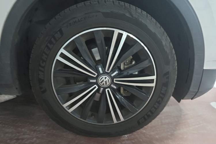 Used Volkswagen Tiguan L 2019 330TSI Automatic Two-Wheel Drive Panoramic Comfort Edition China VI Standard Right Front Wheel Hub