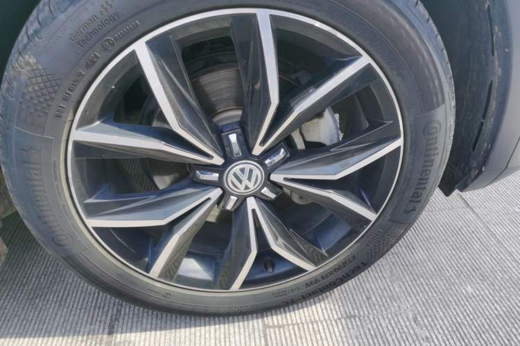 Used Volkswagen Tiguan L 2019 Revised Version 330TSI Automatic Two-Wheel Drive Intelligent Luxury Edition China V Standard Right Front Wheel Hub