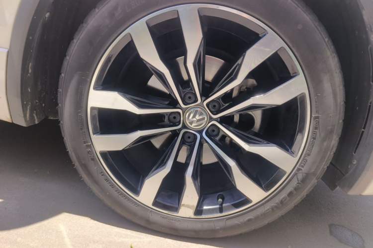 Used Volkswagen Tiguan L 2019 330TSI Automatic Two-Wheel Drive R-Line Flagship Model China VI Standard Right Front Wheel Hub