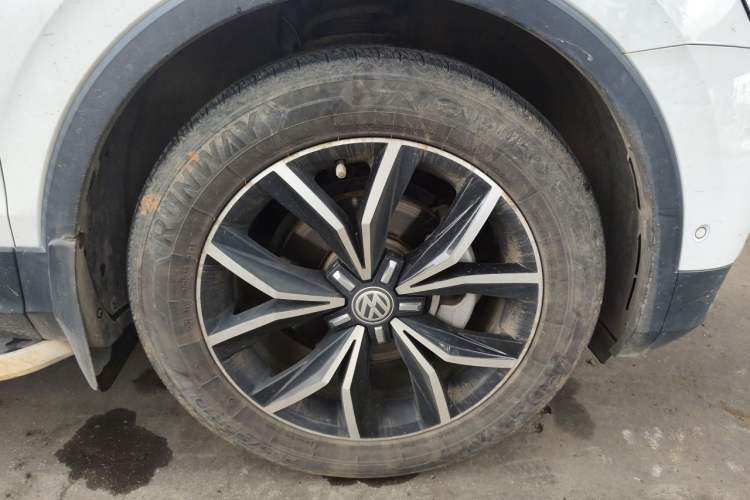 Used Volkswagen Tiguan L 2019 330TSI Automatic Two-Wheel Drive Smart Luxury Version China VI Standard Right Front Wheel Hub