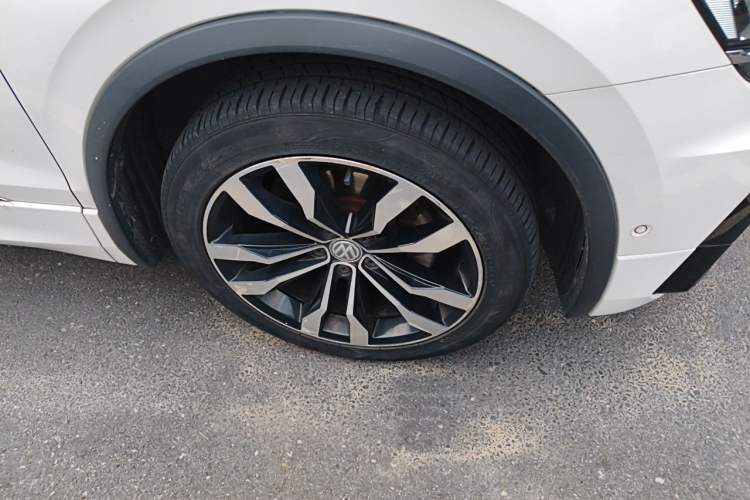 Used Volkswagen Tiguan L 2019 330TSI Automatic Two-Wheel Drive R-Line Flagship Model China VI Standard Right Front Wheel Hub