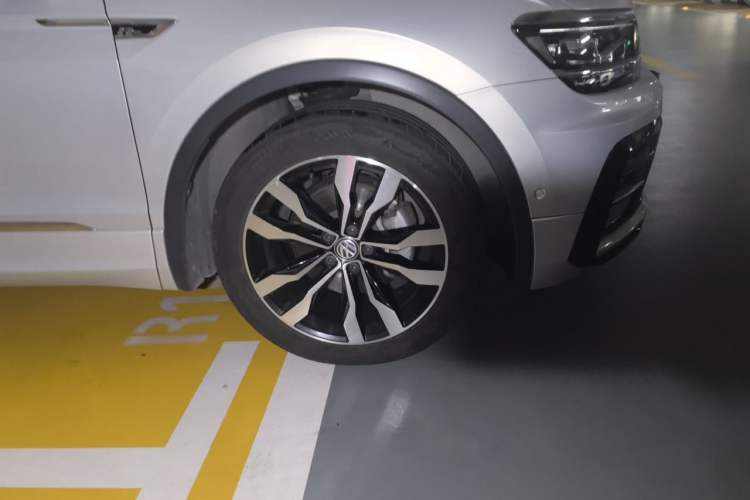 Used Volkswagen Tiguan L 2019 330TSI Automatic Two-Wheel Drive R-Line Flagship Model China VI Standard Right Front Wheel Hub