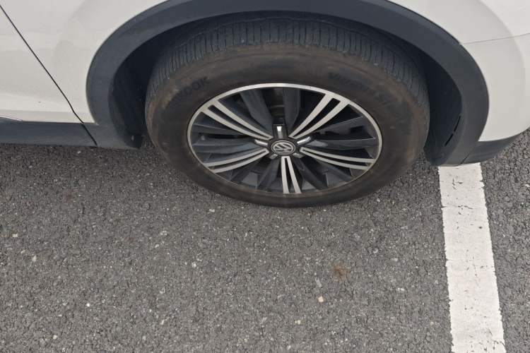 Used Volkswagen Tiguan L 2019 330TSI Automatic Two-Wheel Drive Panoramic Comfort Edition China V Standard Right Front Wheel Hub