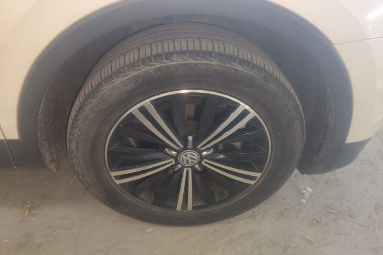 Used Volkswagen Tiguan L 2019 330TSI Automatic Two-Wheel Drive Panoramic Comfort Edition China VI Standard Right Front Wheel Hub