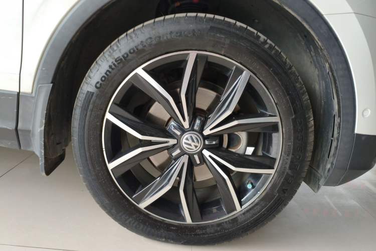 Used Volkswagen Tiguan L 2019 330TSI Automatic Two-Wheel Drive Smart Luxury Version China VI Standard Right Front Wheel Hub