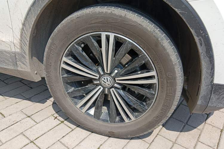 Used Volkswagen Tiguan L 2019 Revised Version 280TSI Automatic Two-Wheel Drive Panoramic Comfort Edition China V Standard Right Front Wheel Hub