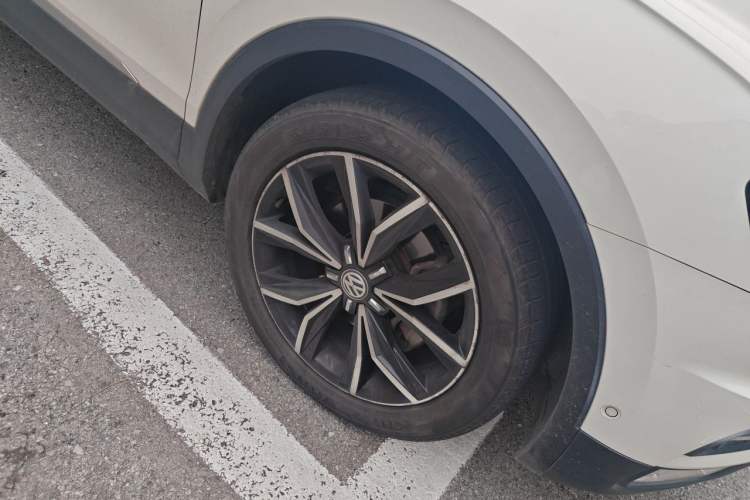 Used Volkswagen Tiguan L 2019 330TSI Automatic Two-Wheel Drive Smart Luxury Version China VI Standard Right Front Wheel Hub