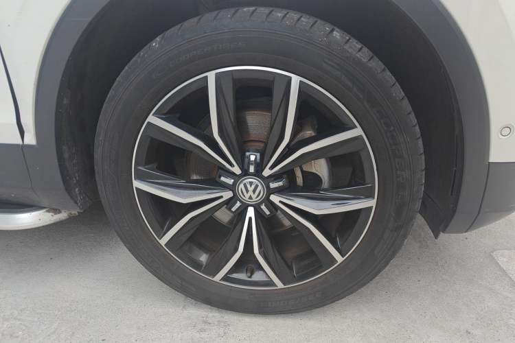 Used Volkswagen Tiguan L 2019 330TSI Automatic Two-Wheel Drive Smart Luxury Version China VI Standard Right Front Wheel Hub