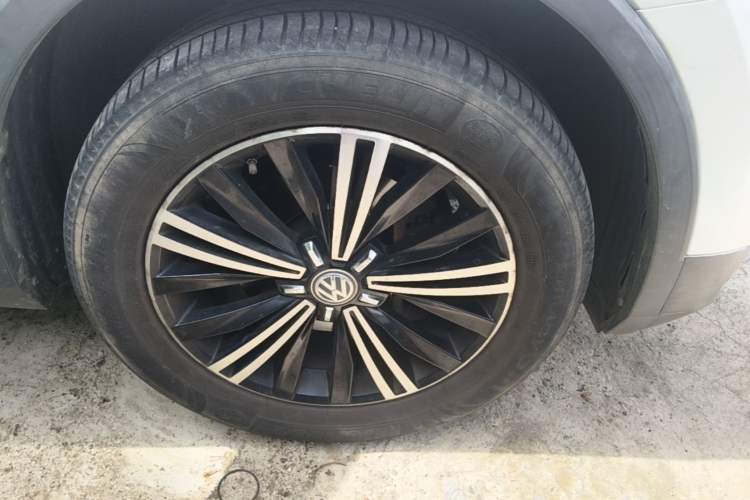 Used Volkswagen Tiguan L 2019 330TSI Automatic Two-Wheel Drive Panoramic Comfort Edition China V Standard Right Front Wheel Hub