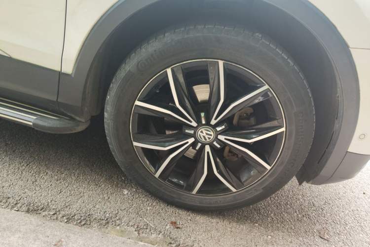 Used Volkswagen Tiguan L 2019 Revised 330TSI Automatic Two-Wheel Drive Smart & Luxury Edition China VI Standard Right Front Wheel Hub