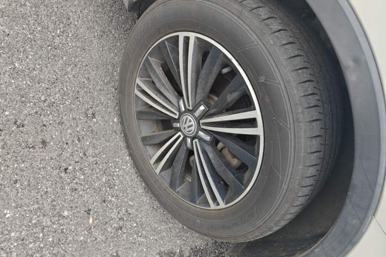 Used Volkswagen Tiguan L 2019 330TSI Automatic Two-Wheel Drive Panoramic Comfort Edition China VI Standard Right Front Wheel Hub