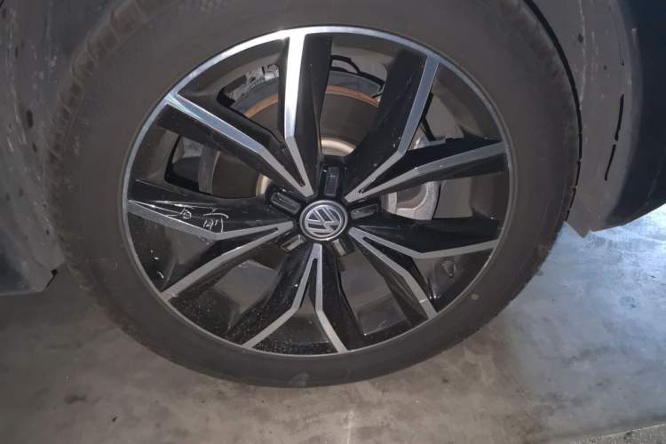 Used Volkswagen Tiguan L 2019 380TSI Automatic All-Wheel Drive Luxury Edition China VI Standard Right Front Wheel Hub