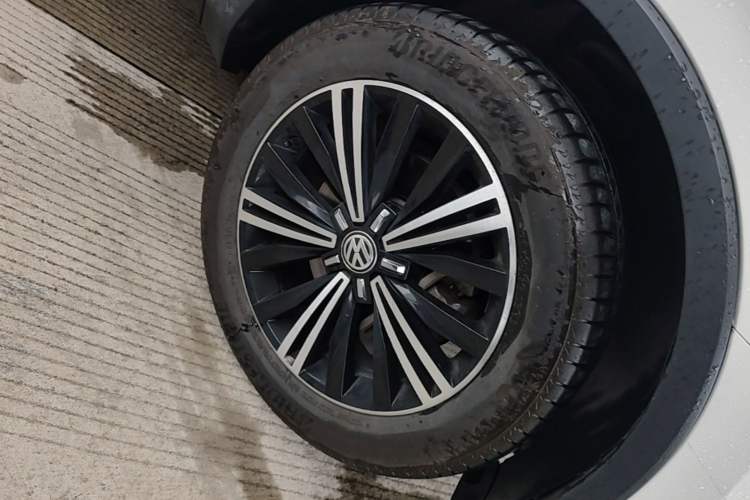 Used Volkswagen Tiguan L 2019 330TSI Automatic Two-Wheel Drive Panoramic Comfort Edition China V Standard Right Front Wheel Hub