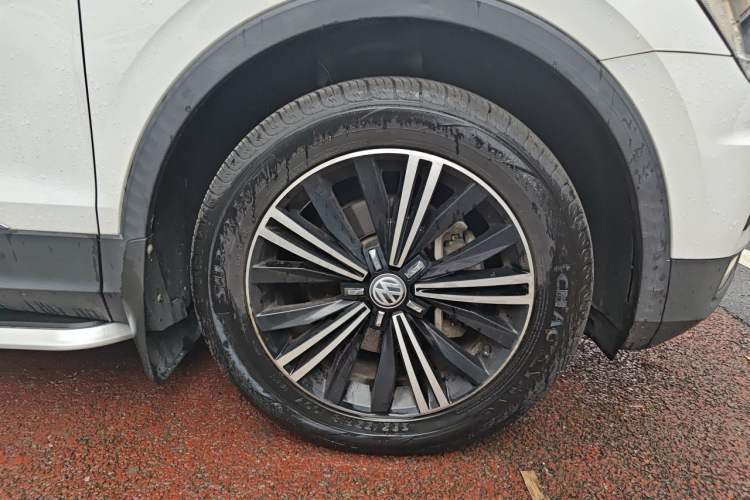 Used Volkswagen Tiguan L 2019 Revised Version 330TSI Automatic Two-Wheel Drive Panoramic Comfort Edition China V Standard Right Front Wheel Hub