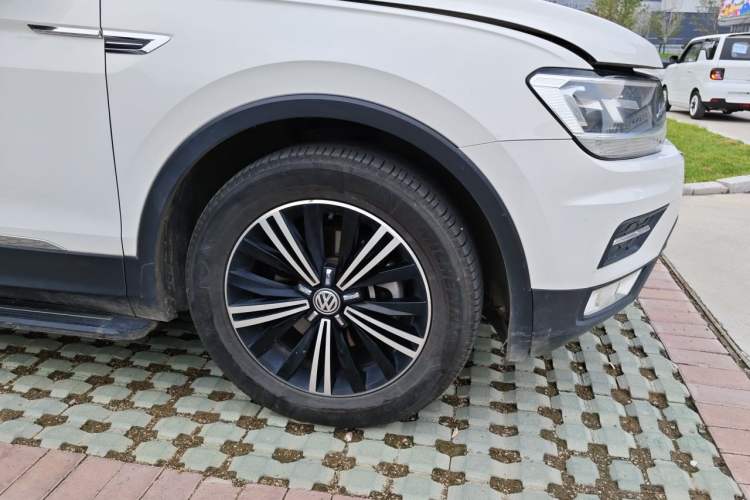 Used Volkswagen Tiguan L 2019 330TSI Automatic Two-Wheel Drive Panoramic Comfort Edition China VI Standard Right Front Wheel Hub