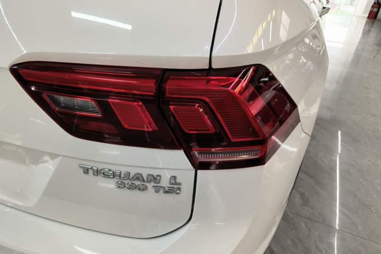 Used Volkswagen Tiguan L 2019 330TSI Automatic Two-Wheel Drive Smart Luxury Version China V Emission Standard Right Rear Taillight