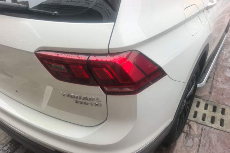 Used Volkswagen Tiguan L 2019 Updated Version 330TSI Automatic Two-Wheel Drive Panoramic Comfort Edition China VI Standard Right Rear Taillight