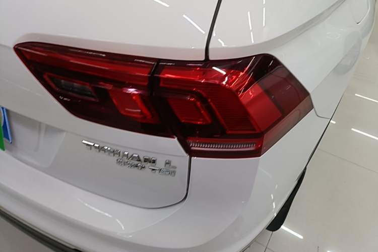 Used Volkswagen Tiguan L 2019 Revised 330TSI Automatic Two-Wheel Drive Smart & Luxury Edition China VI Standard Right Rear Taillight