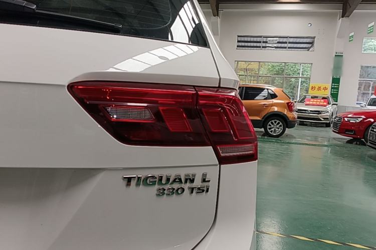 Used Volkswagen Tiguan L 2019 Updated Version 330TSI Automatic Two-Wheel Drive Panoramic Comfort Edition China VI Standard Right Rear Taillight