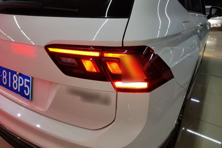 Used Volkswagen Tiguan L 2019 Revised 330TSI Automatic Two-Wheel Drive Smart & Luxury Edition China VI Standard Right Rear Taillight