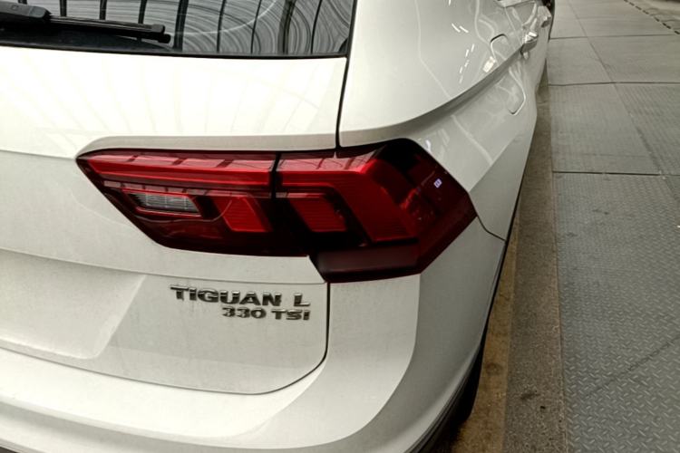 Used Volkswagen Tiguan L 2019 Updated Version 330TSI Automatic Two-Wheel Drive Panoramic Comfort Edition China VI Standard Right Rear Taillight