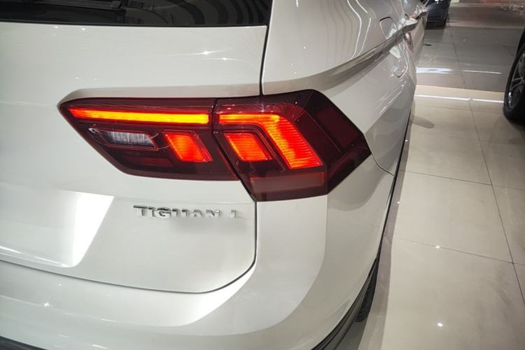 Used Volkswagen Tiguan L 2019 330TSI Automatic Two-Wheel Drive Luxury Edition China VI Standard Right Rear Taillight