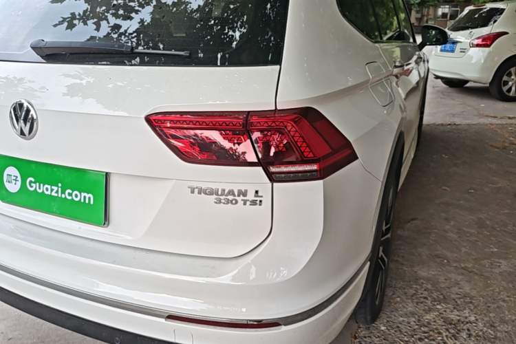 Used Volkswagen Tiguan L 2019 Restyled 330TSI Automatic Two-Wheel Drive R-Line Flagship Version China VI Standard Right Rear Taillight