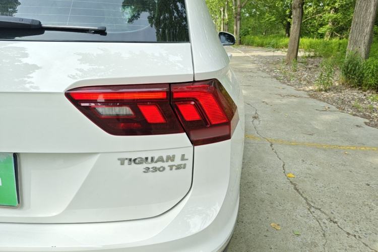 Used Volkswagen Tiguan L 2019 330TSI Automatic Two-Wheel Drive Panoramic Comfort Edition China VI Standard Right Rear Taillight