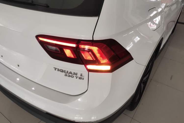 Used Volkswagen Tiguan L 2019 330TSI Automatic Two-Wheel Drive Panoramic Comfort Edition China V Standard Right Rear Taillight