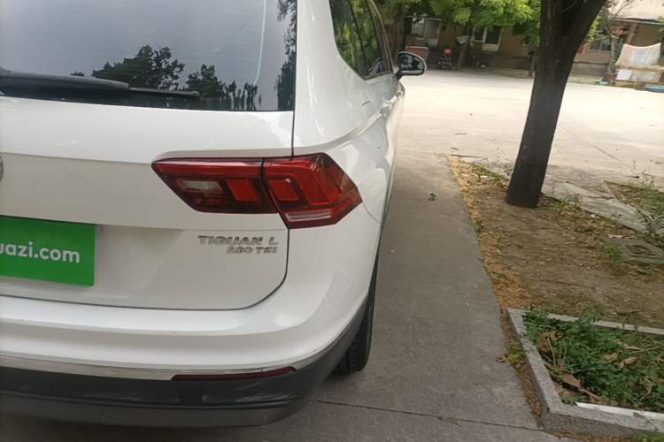 Used Volkswagen Tiguan L 2019 Revised Version 280TSI Automatic Two-Wheel Drive Panoramic Comfort Edition China VI Standard Right Rear Taillight