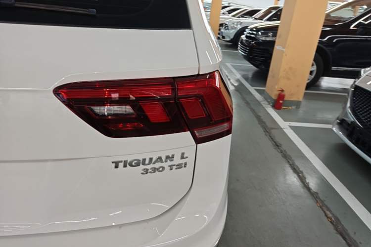 Used Volkswagen Tiguan L 2019 330TSI Automatic Two-Wheel Drive Panoramic Comfort Edition China V Standard Right Rear Taillight