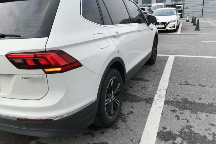 Used Volkswagen Tiguan L 2019 330TSI Automatic Two-Wheel Drive Panoramic Comfort Edition China VI Standard Right Rear Taillight