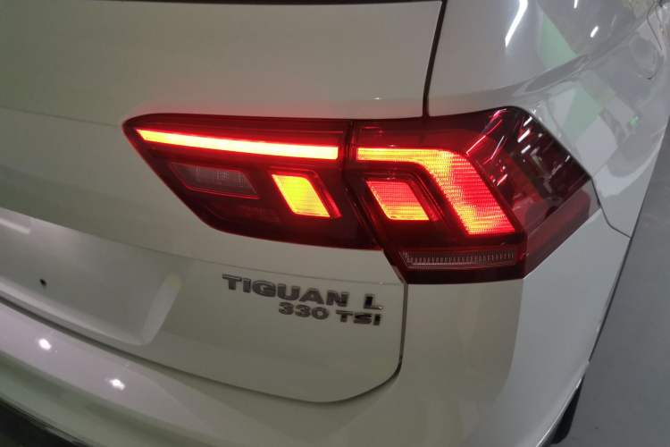 Used Volkswagen Tiguan L 2019 330TSI Automatic Two-Wheel Drive Smart Luxury Version China VI Standard Right Rear Taillight